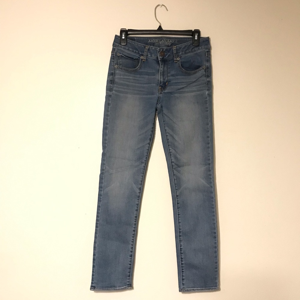 American Eagle Women’s Super Stretch Light Wash Straight Leg Jeans Size 6